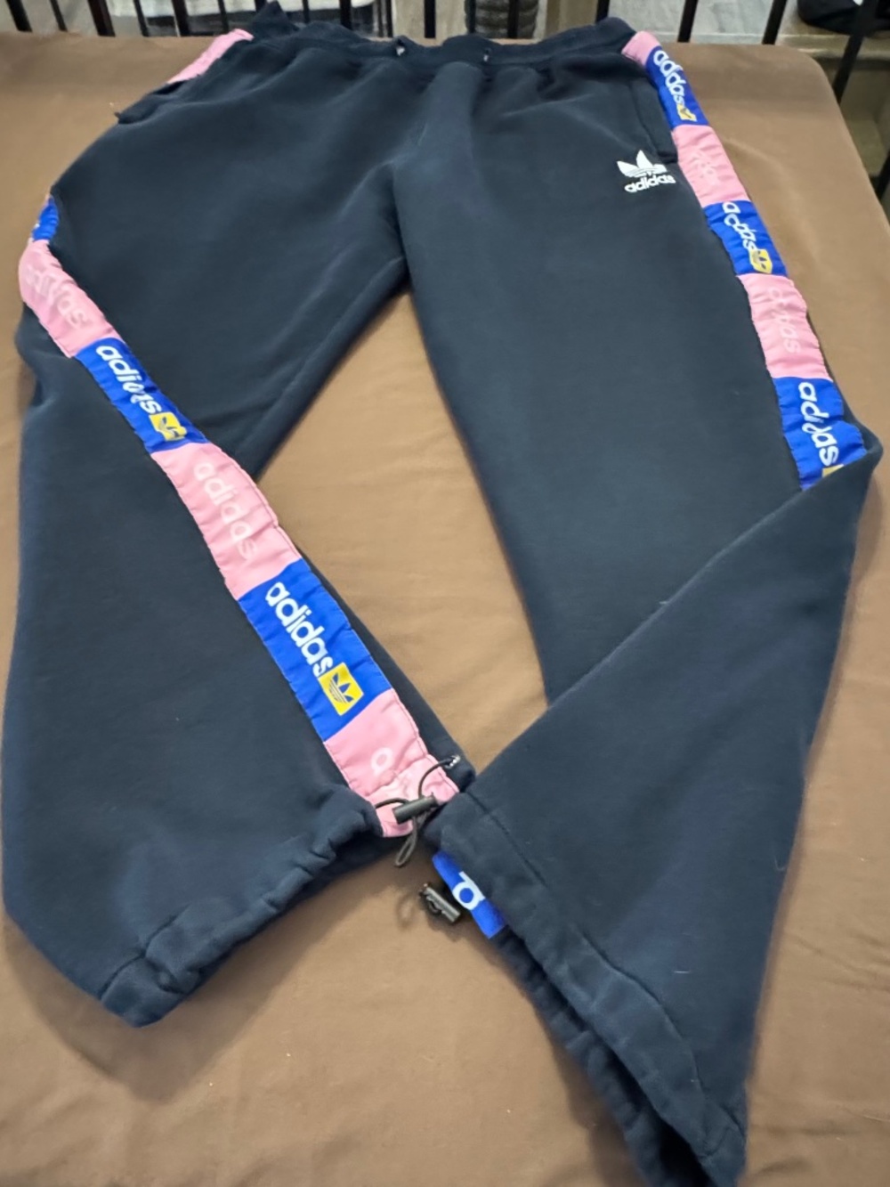 Adidas Originals Jogger Pants Men’s XXL Black Trefoil Logo Taped Stripes